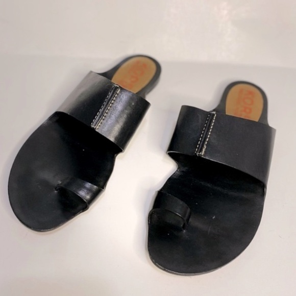 Michael Kors Black Leather Flat Open Toe Sandals Size 10M - Picture 4 of 11